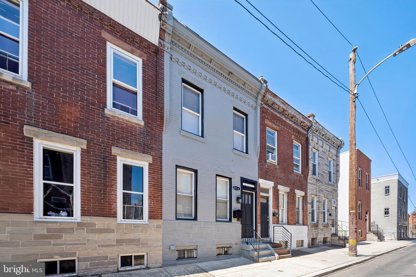 2076 E Monmouth St Property Photo 34