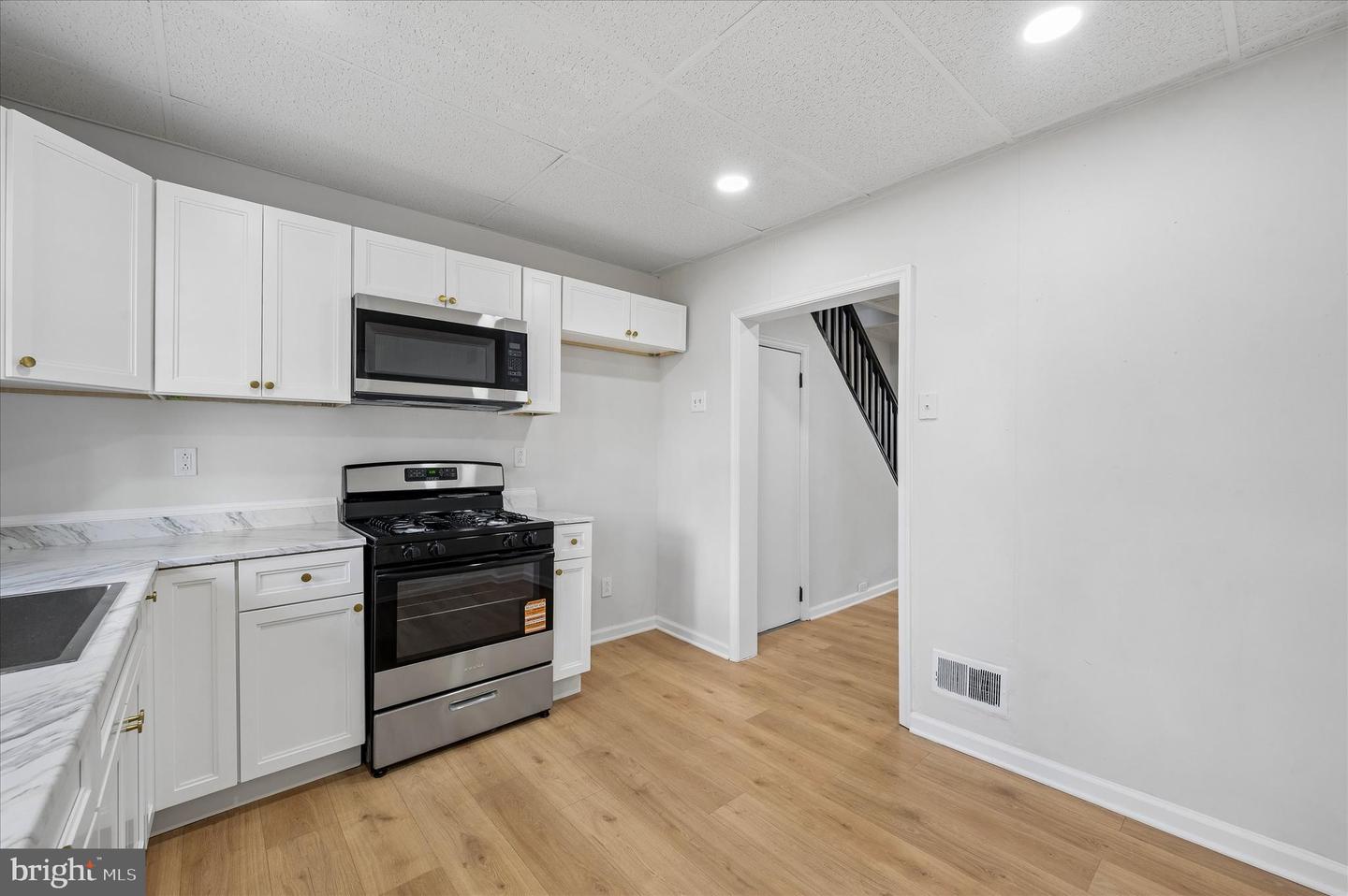 6155 Reedland St Property Photo 9