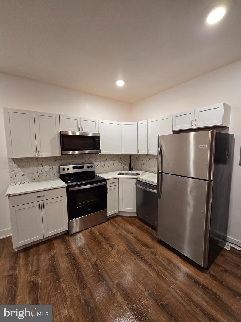 1029 W Cambria St #2nd Floor Property Photo 2