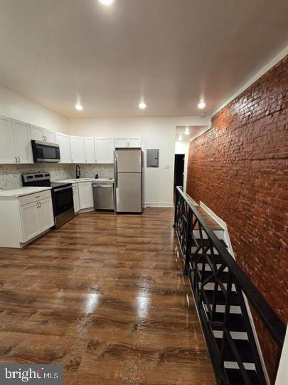 1029 W Cambria St #2nd Floor Property Photo 9