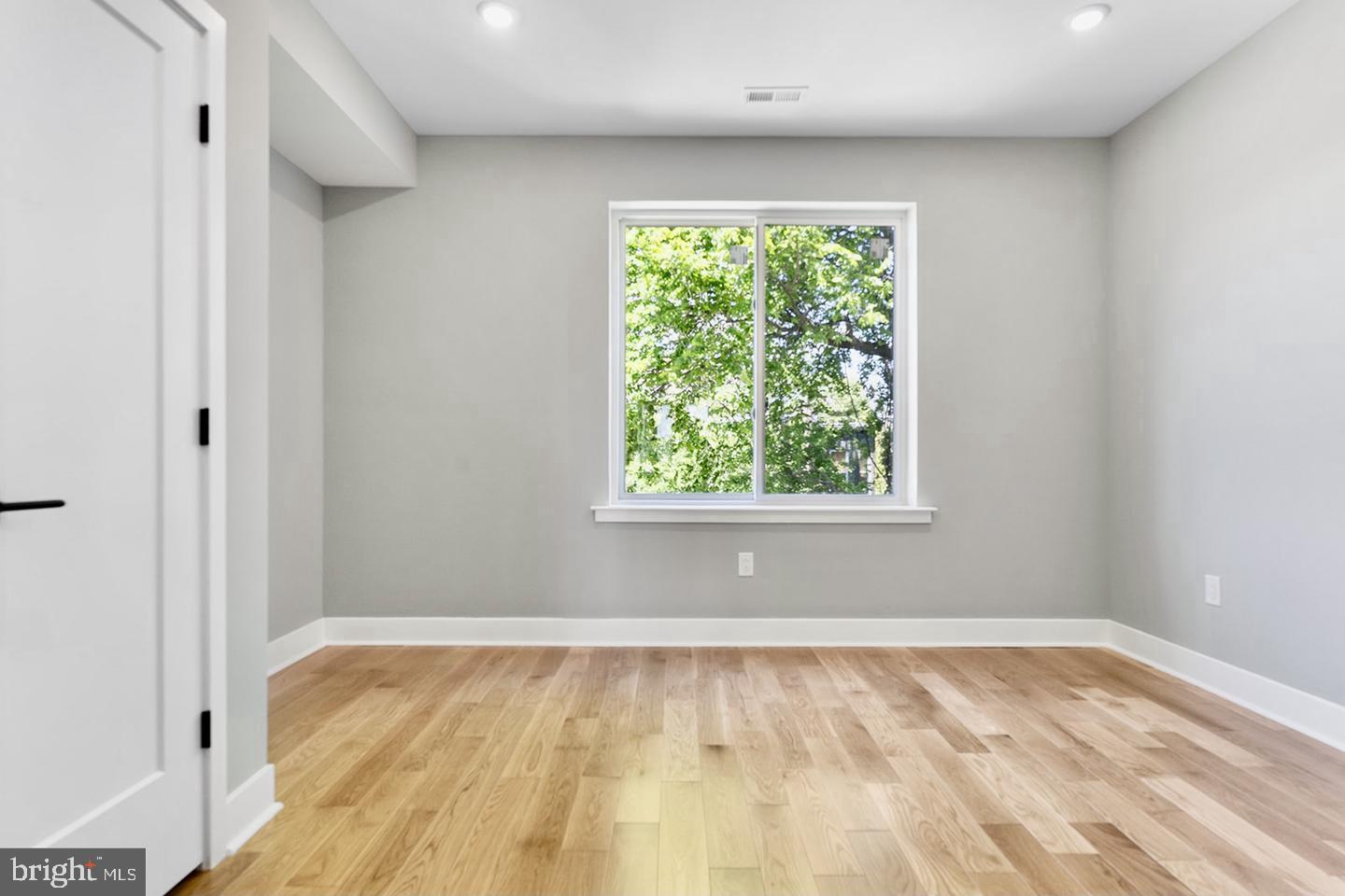 3037 W Sedgley Ave #2 Property Photo 6