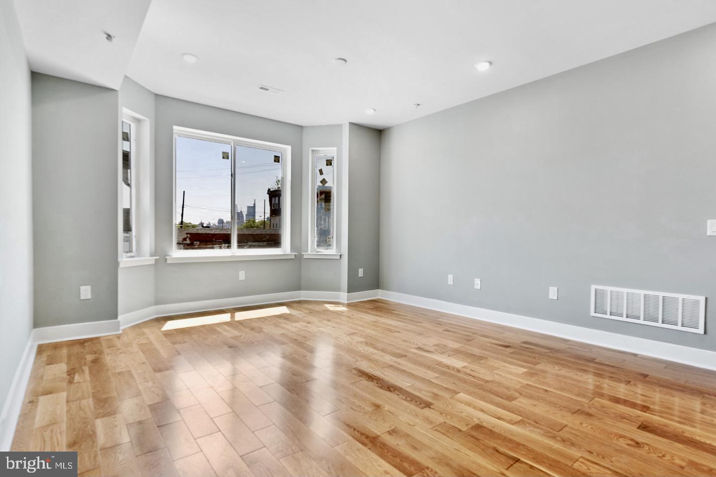 3037 W Sedgley Ave #2 Property Photo 17