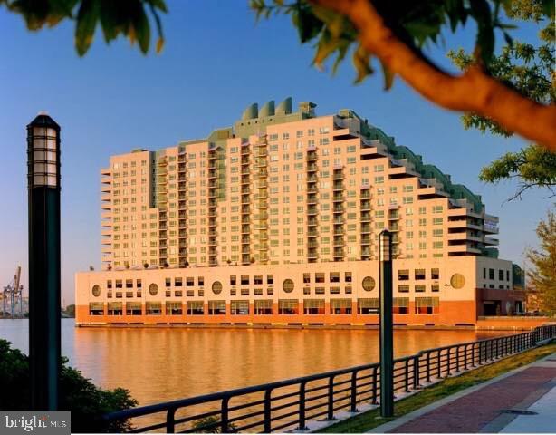 717 S COLUMBUS BLVD #406