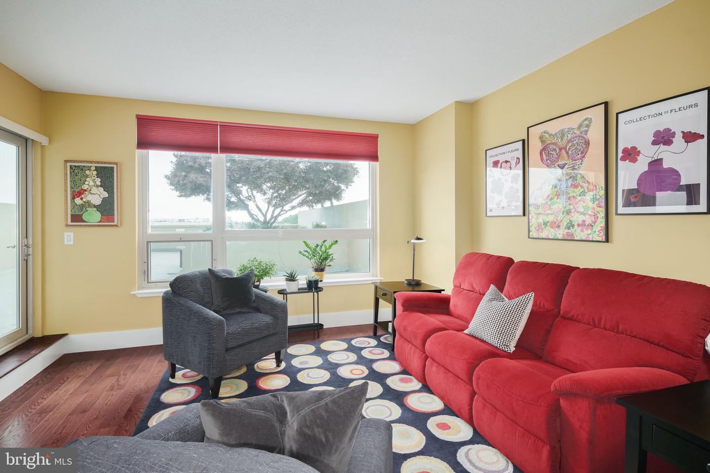 717 S Columbus Blvd #406 Property Photo 3