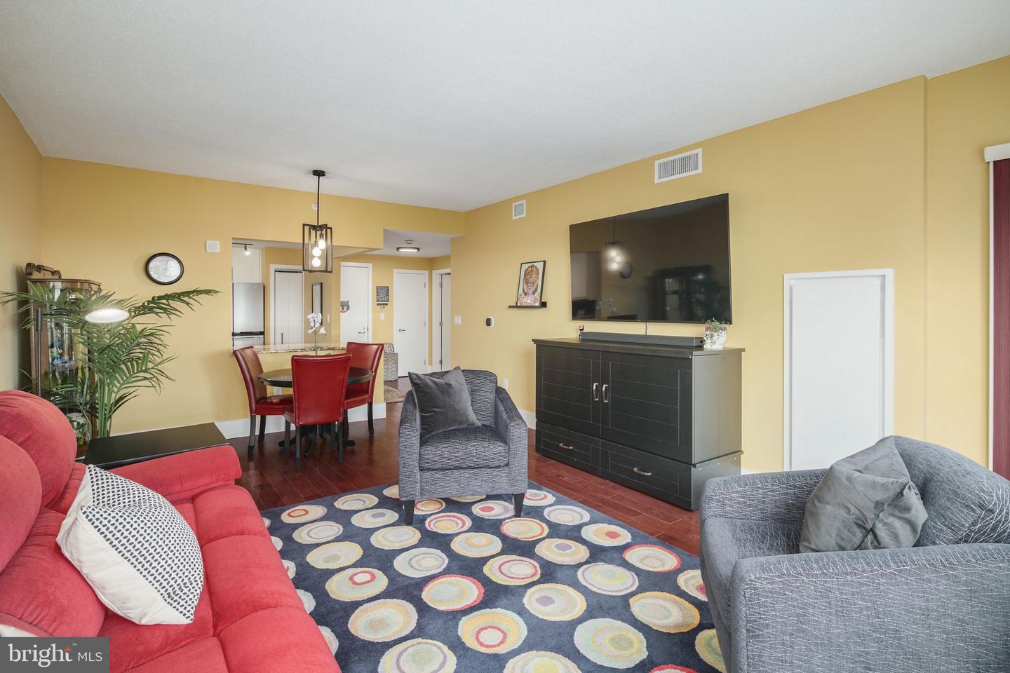 717 S Columbus Blvd #406 Property Photo 4