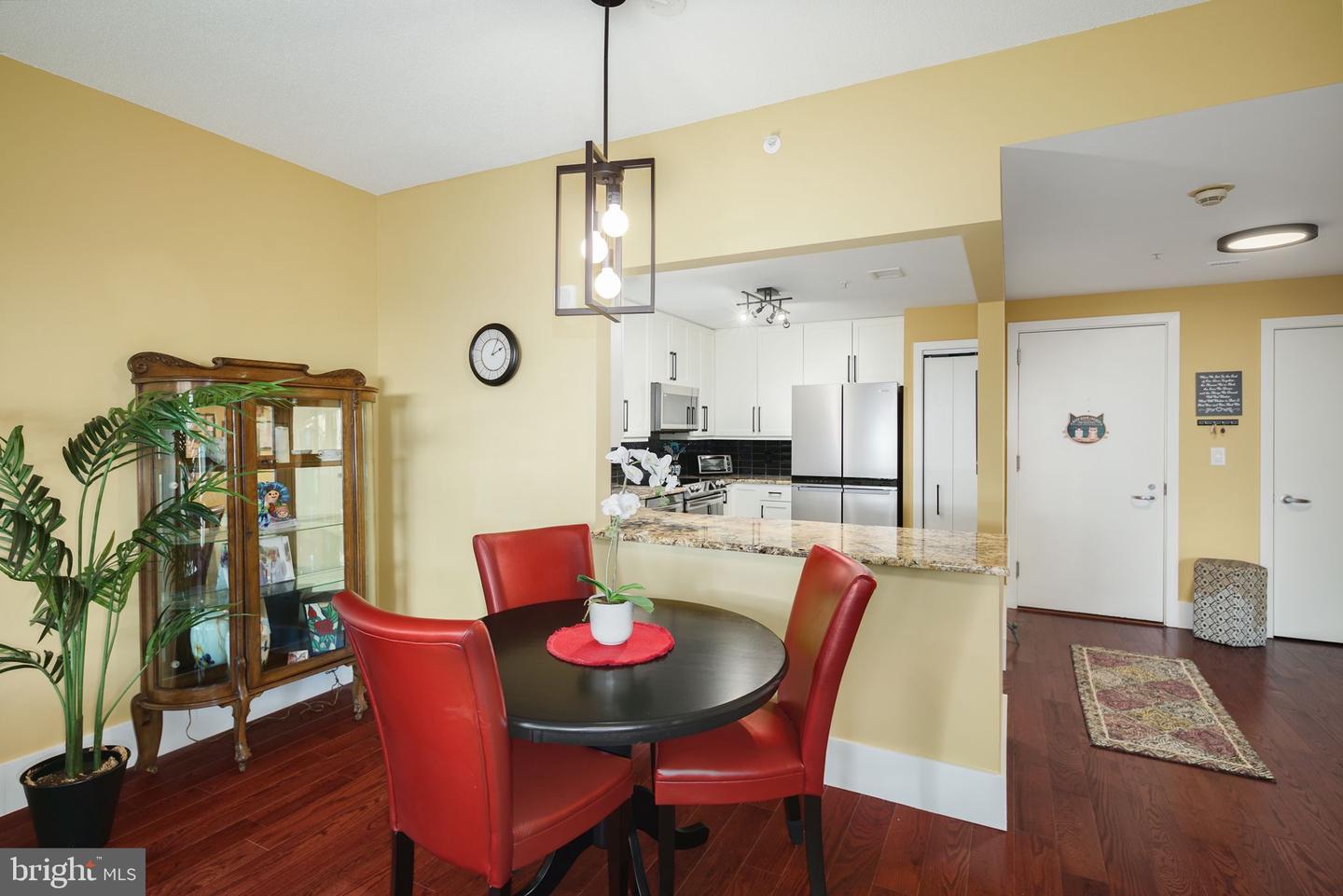 717 S Columbus Blvd #406 Property Photo 5