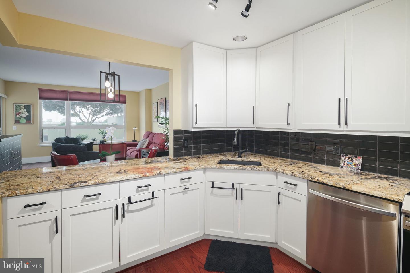717 S Columbus Blvd #406 Property Photo 9
