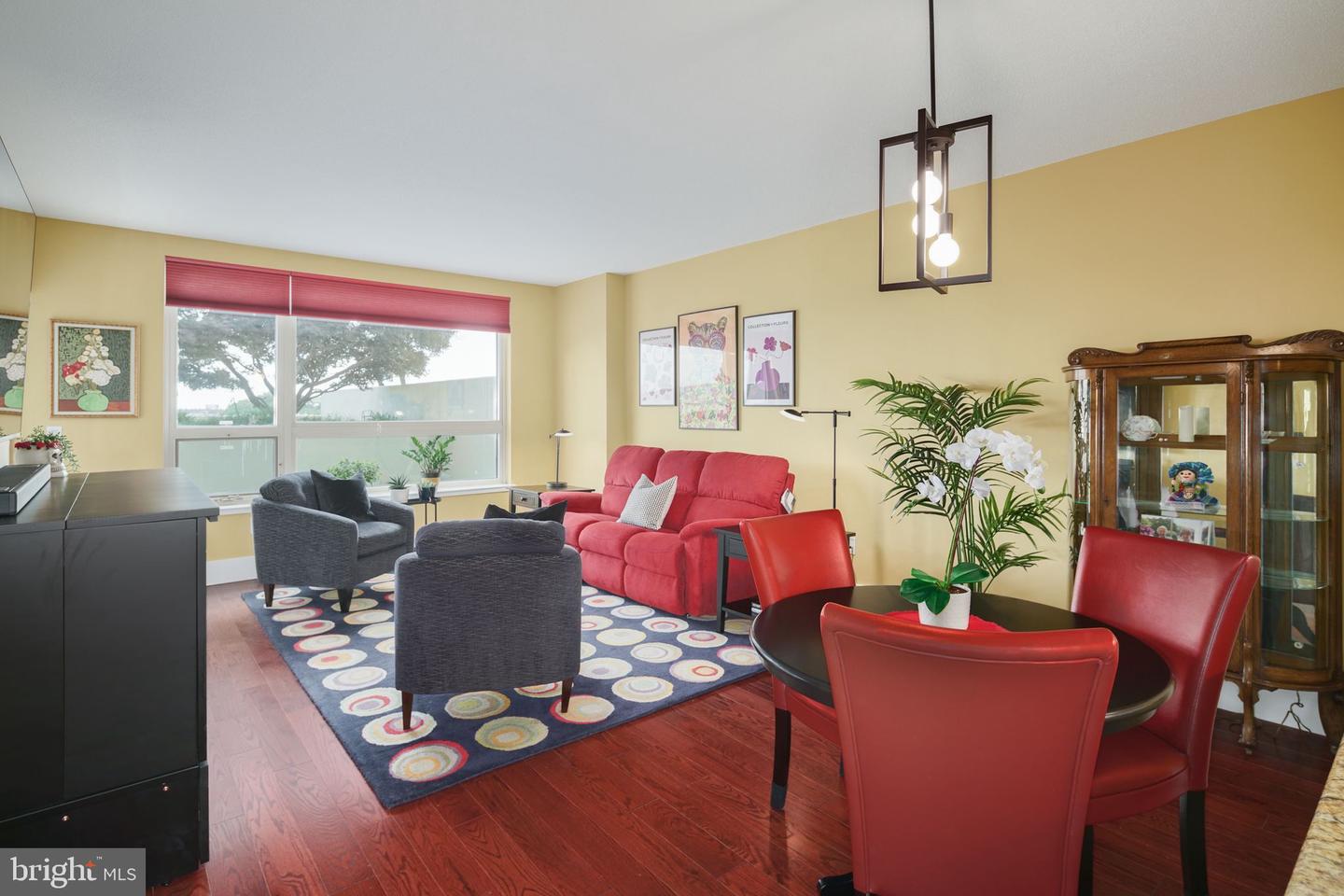 717 S Columbus Blvd #406 Property Photo 10