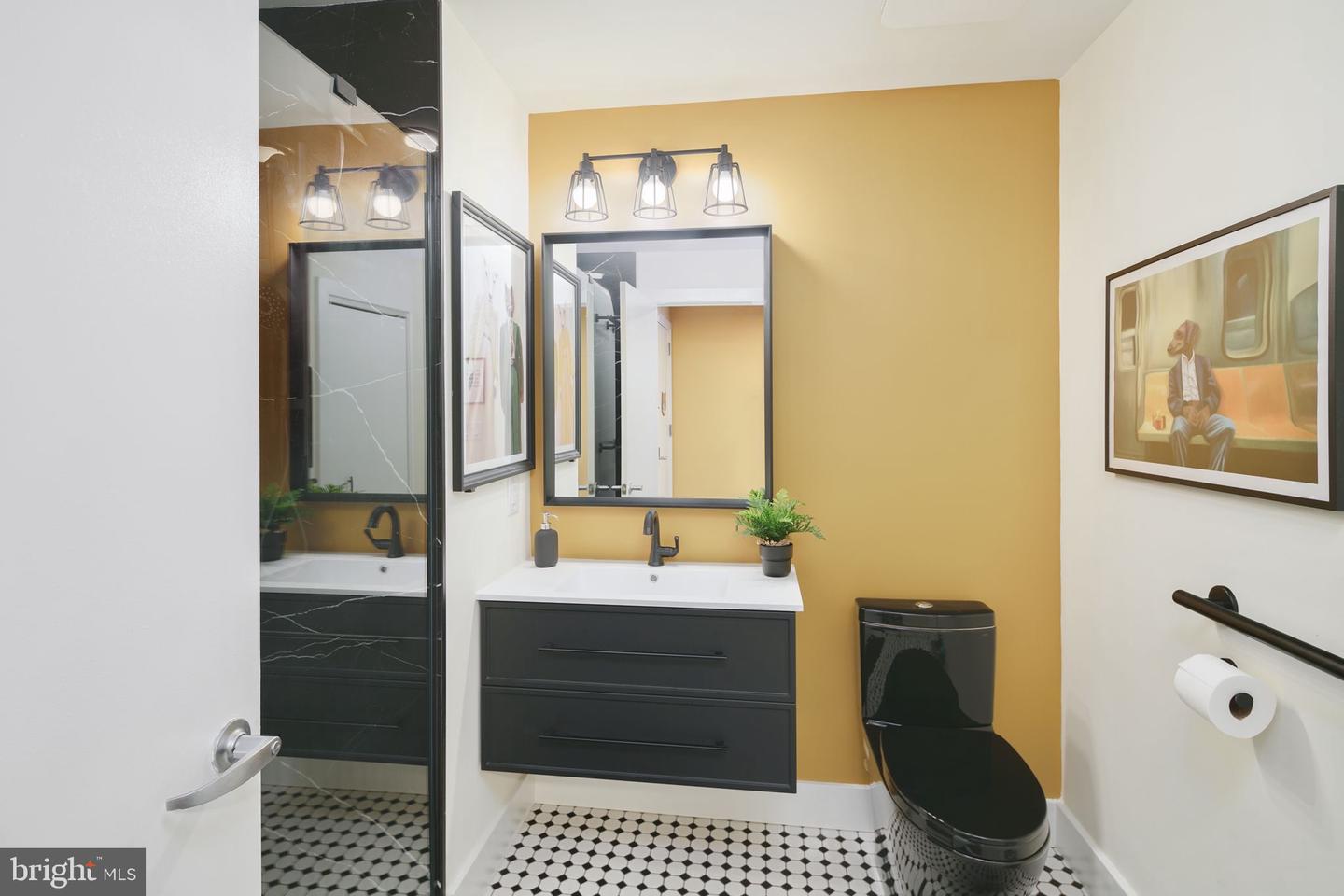 717 S Columbus Blvd #406 Property Photo 11