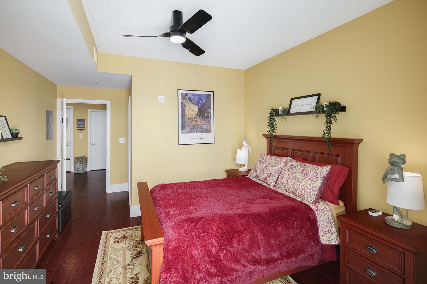 717 S Columbus Blvd #406 Property Photo 13