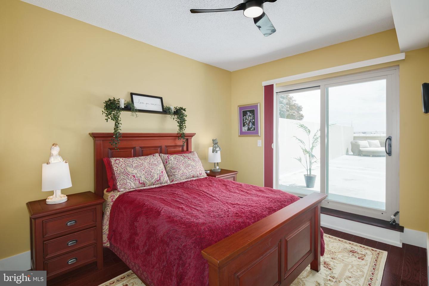 717 S Columbus Blvd #406 Property Photo 14