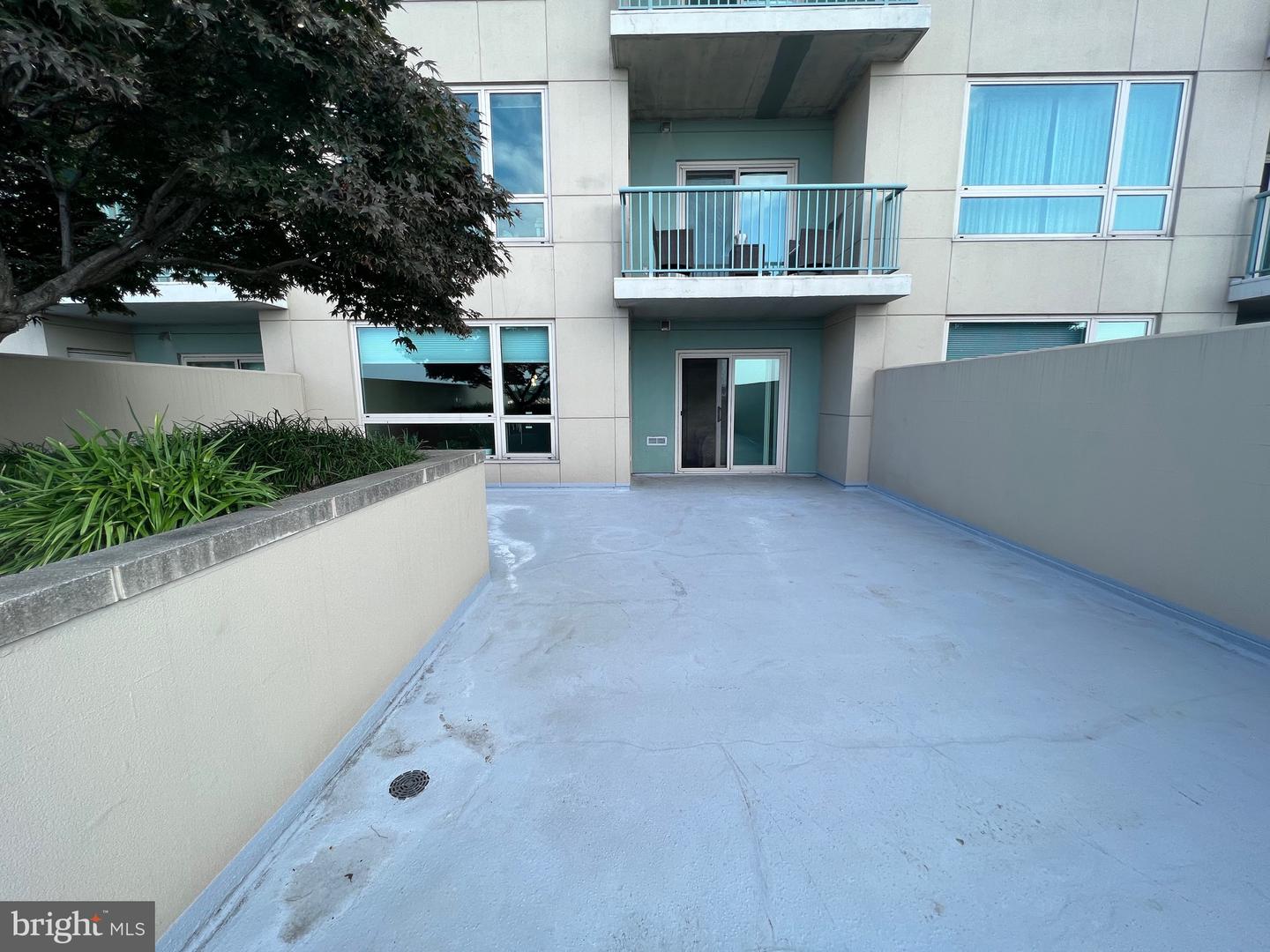 717 S Columbus Blvd #406 Property Photo 17