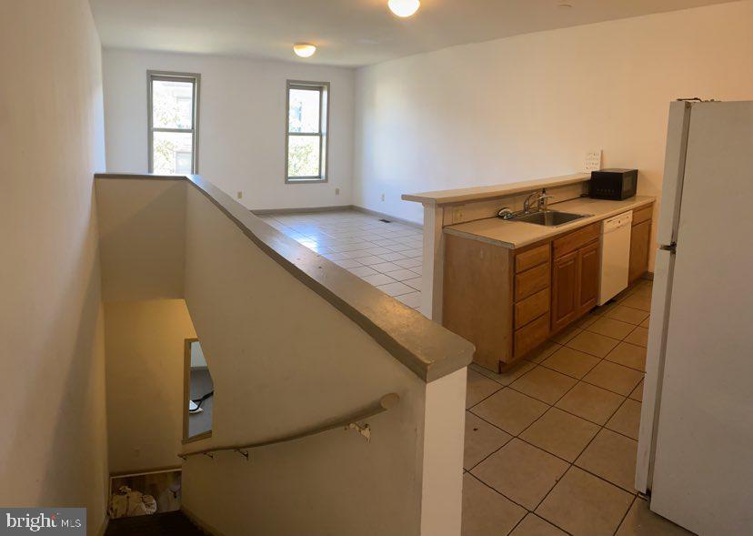 1712 W Diamond St Property Photo 5