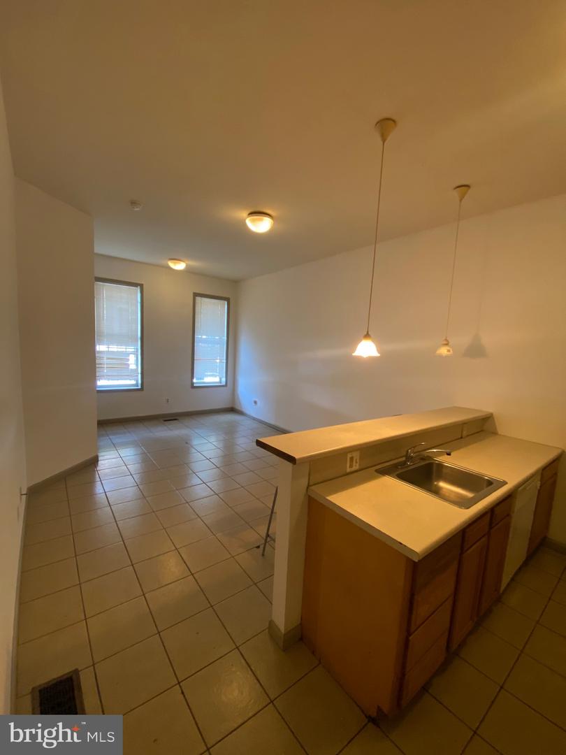 1712 W Diamond St Property Photo 17