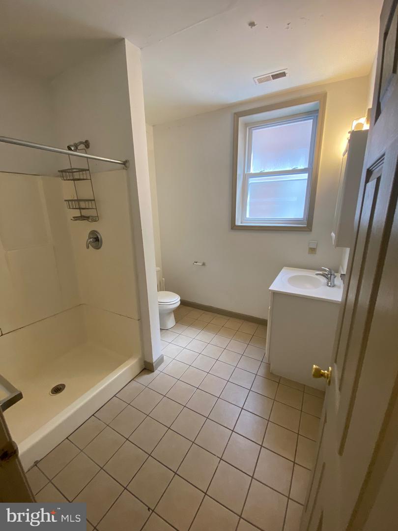 1712 W Diamond St Property Photo 24