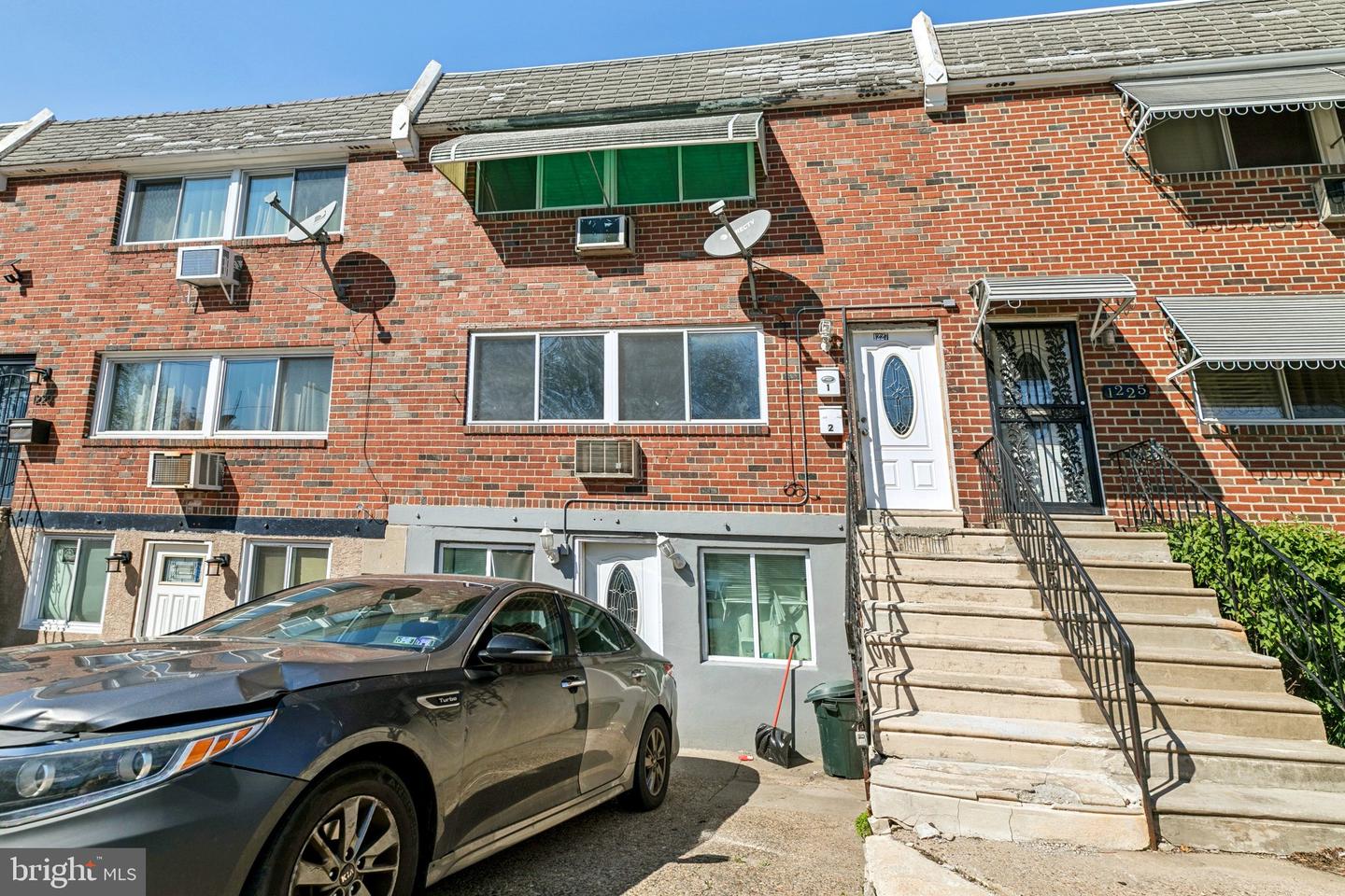 1227 W Champlost Ave Property Photo 2