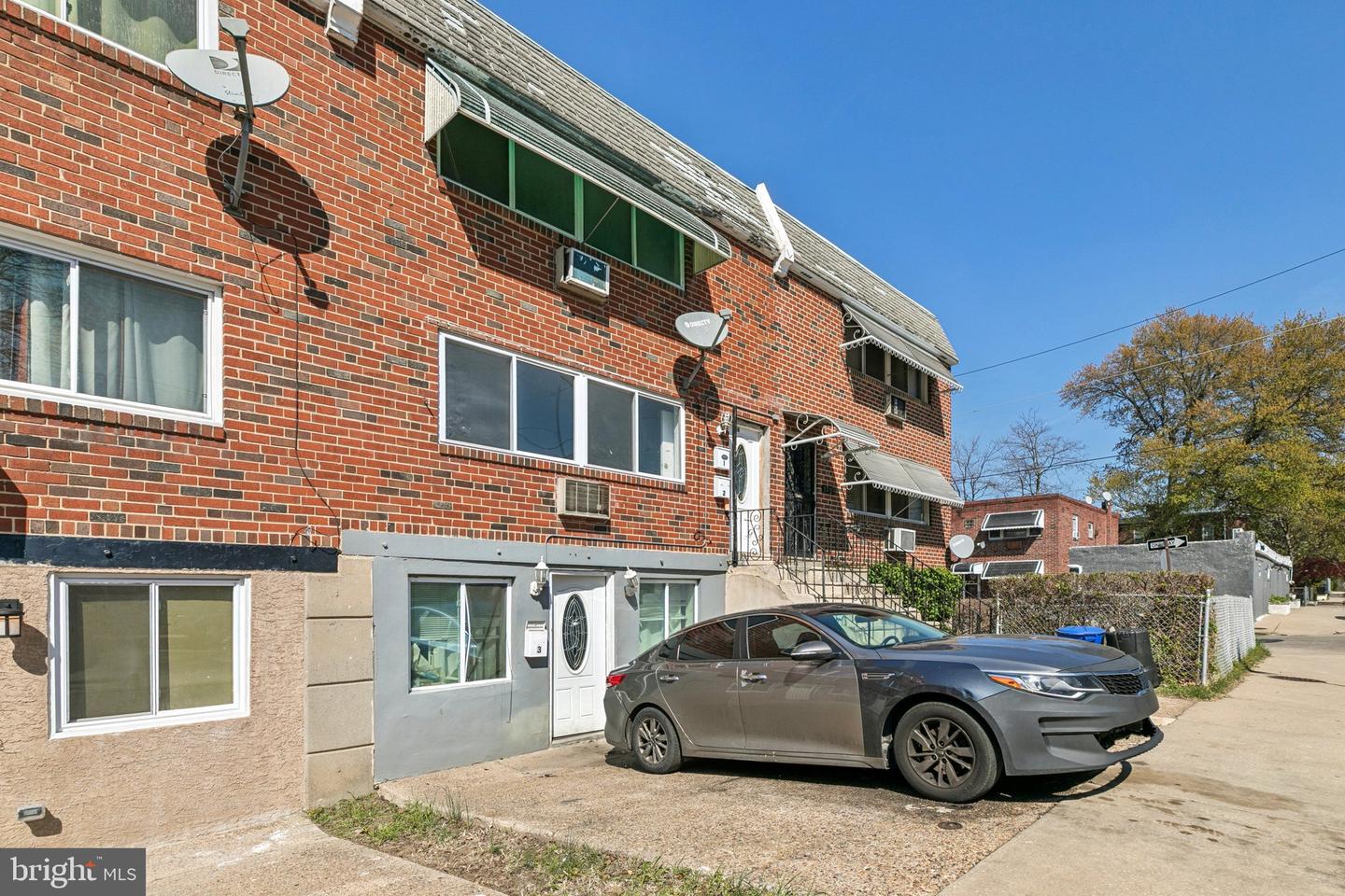 1227 W Champlost Ave Property Photo 4