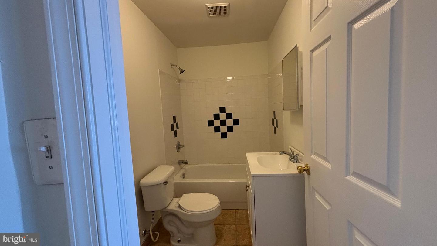 127 S 51st St Property Photo 11
