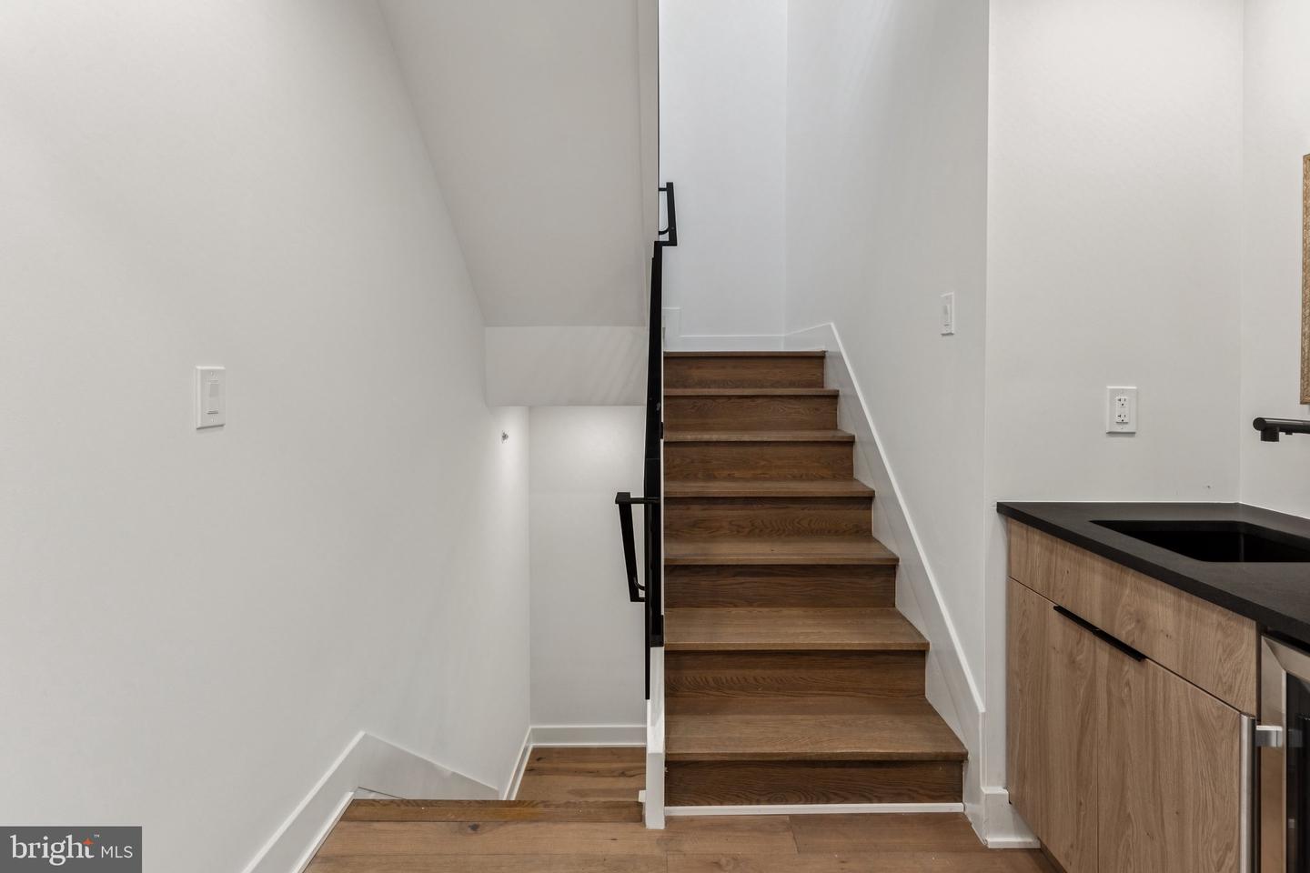 739 N Capitol St Property Photo 22