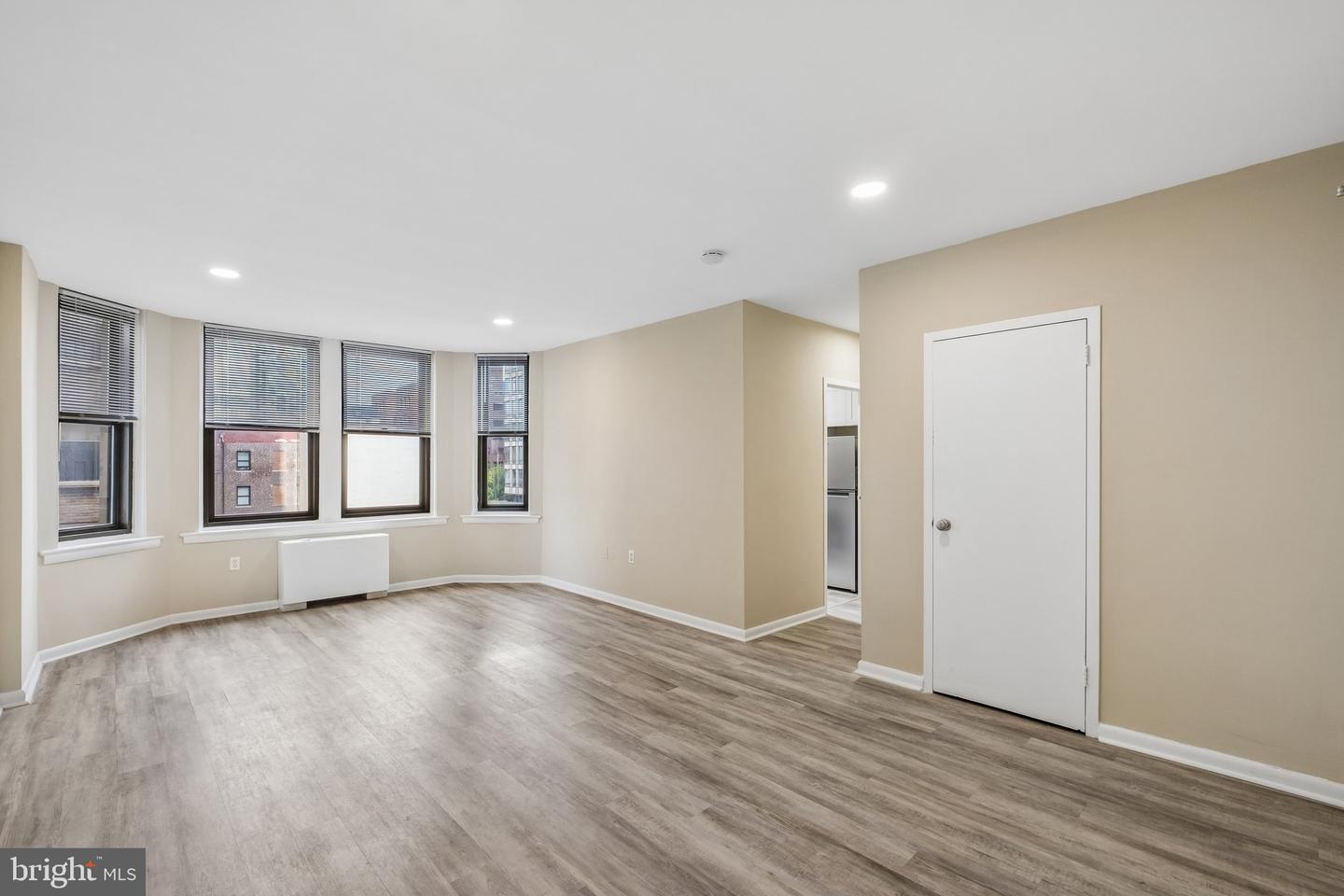 135 S 19th St #606 Property Photo 1