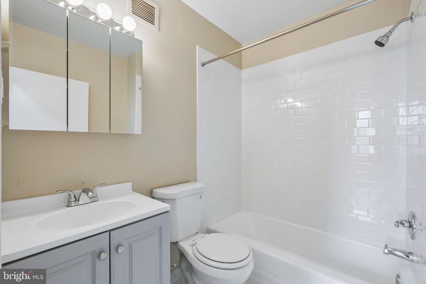 135 S 19th St #606 Property Photo 8