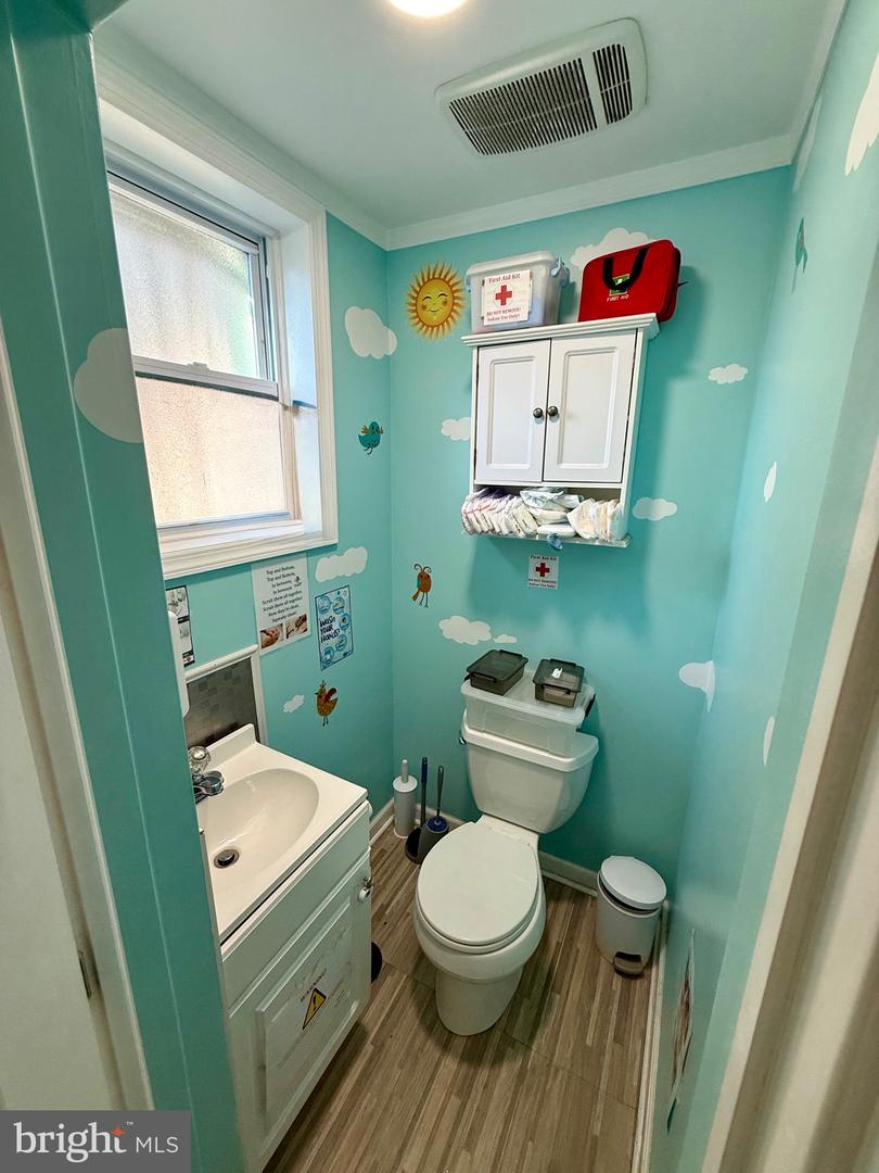 5828 Torresdale Ave Property Photo 4