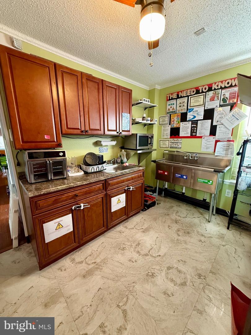5828 Torresdale Ave Property Photo 9