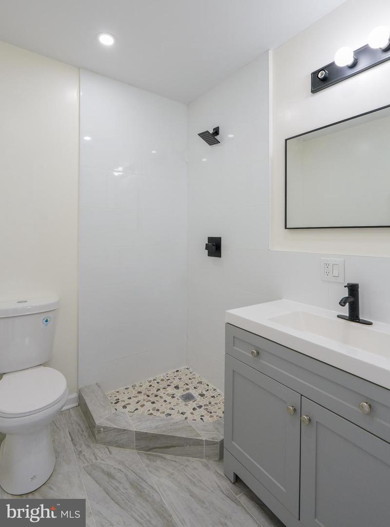 1236 E Moyamensing Ave Property Photo 10