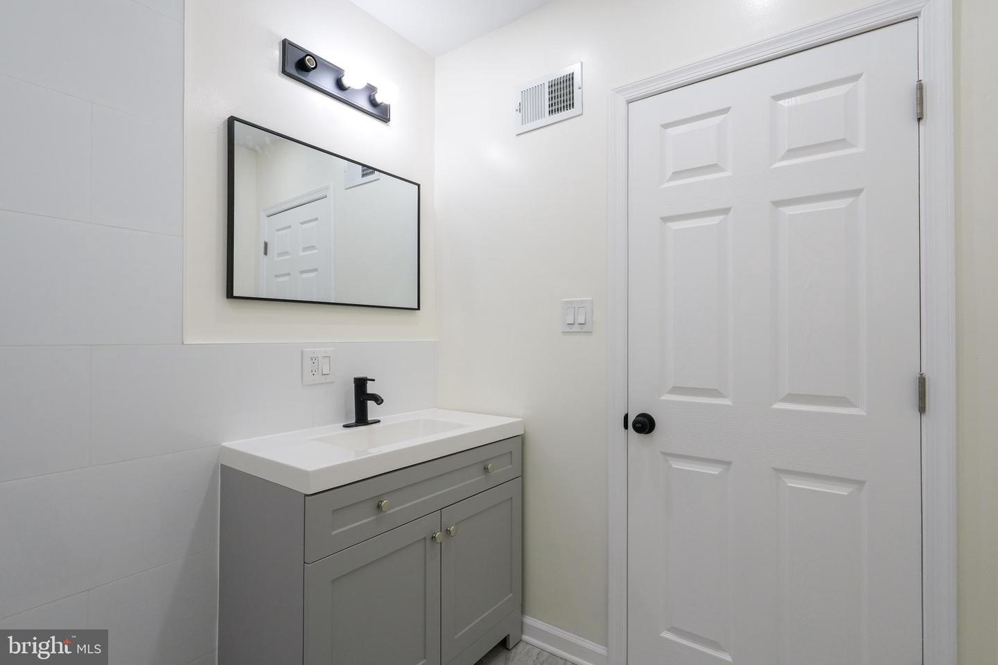 1236 E Moyamensing Ave Property Photo 12