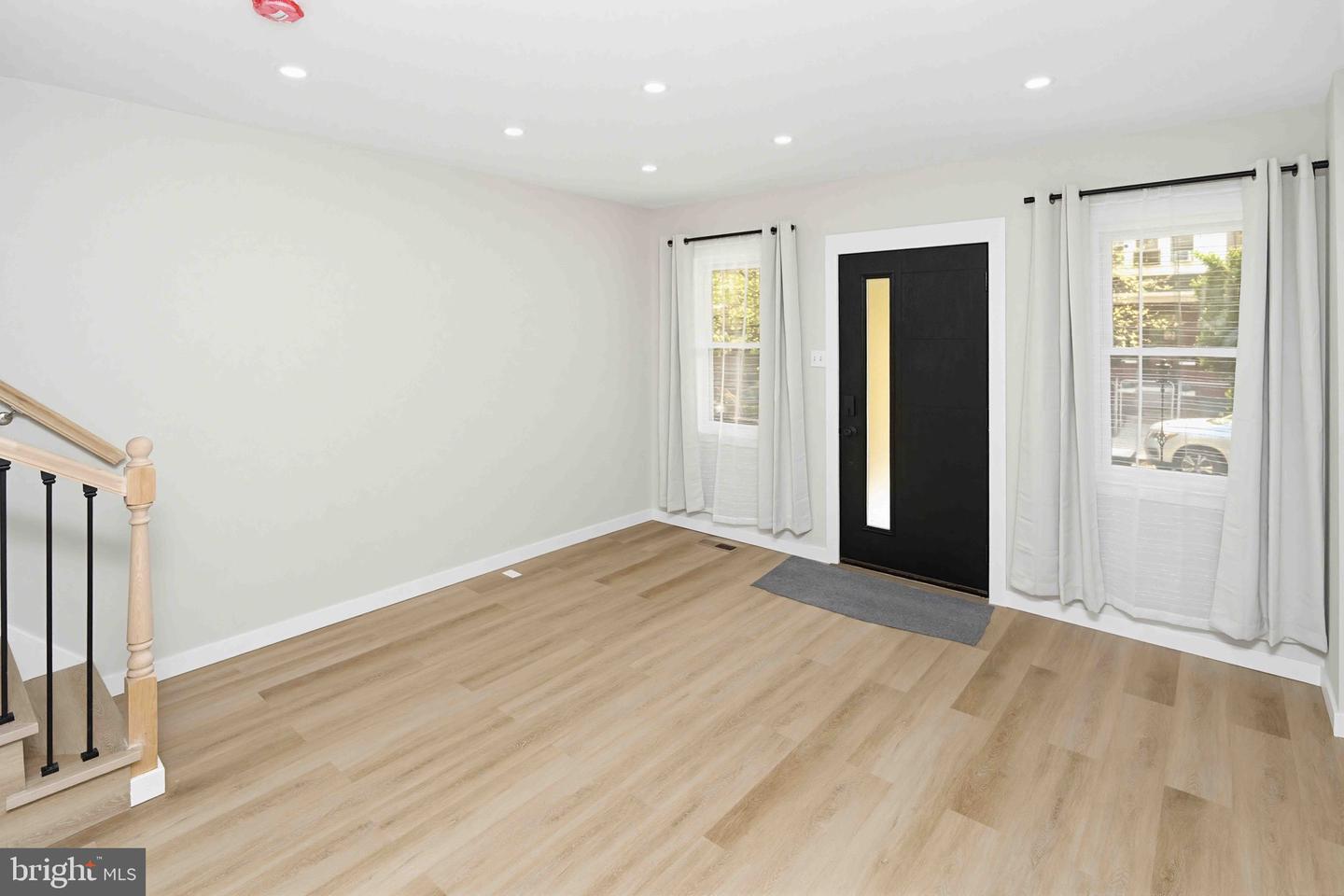 5824 N Marshall St Property Photo 6