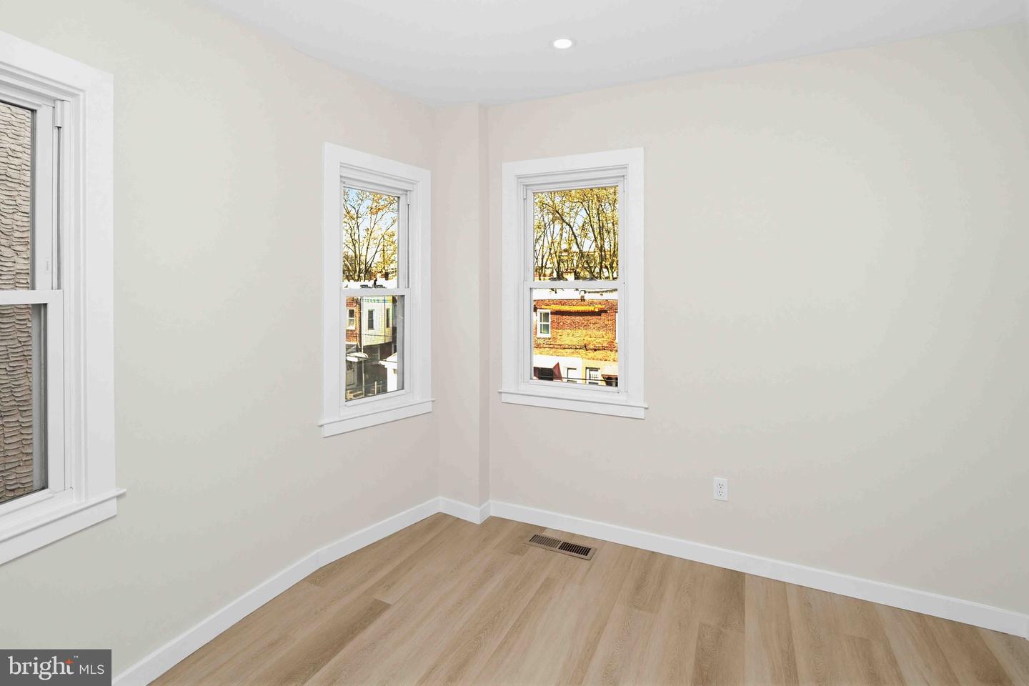 5824 N Marshall St Property Photo 20