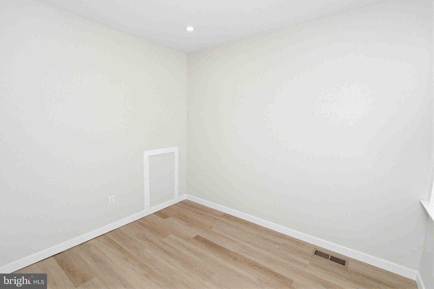 5824 N Marshall St Property Photo 22