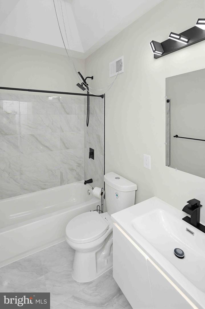 5824 N Marshall St Property Photo 24