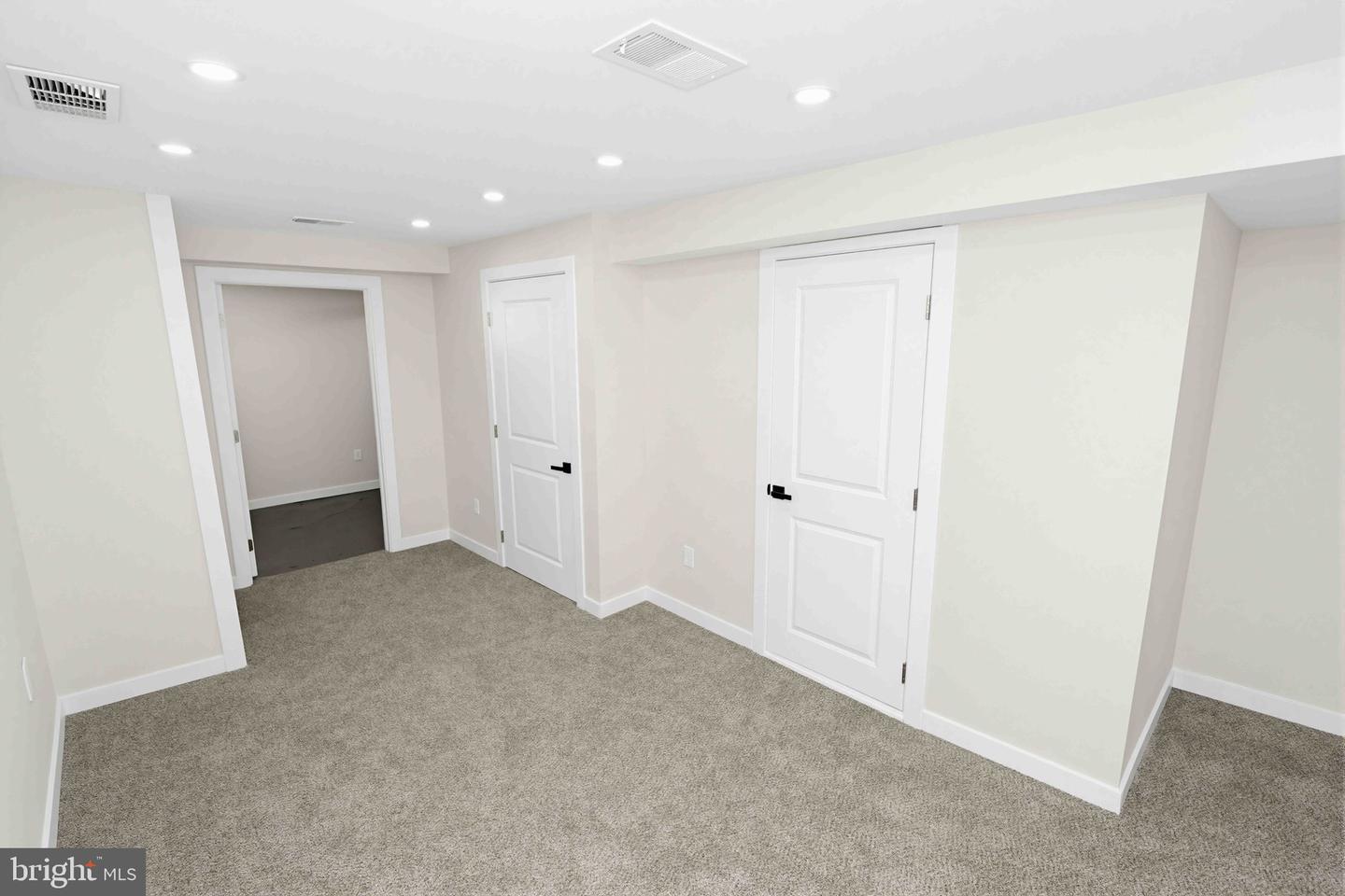 5824 N Marshall St Property Photo 28