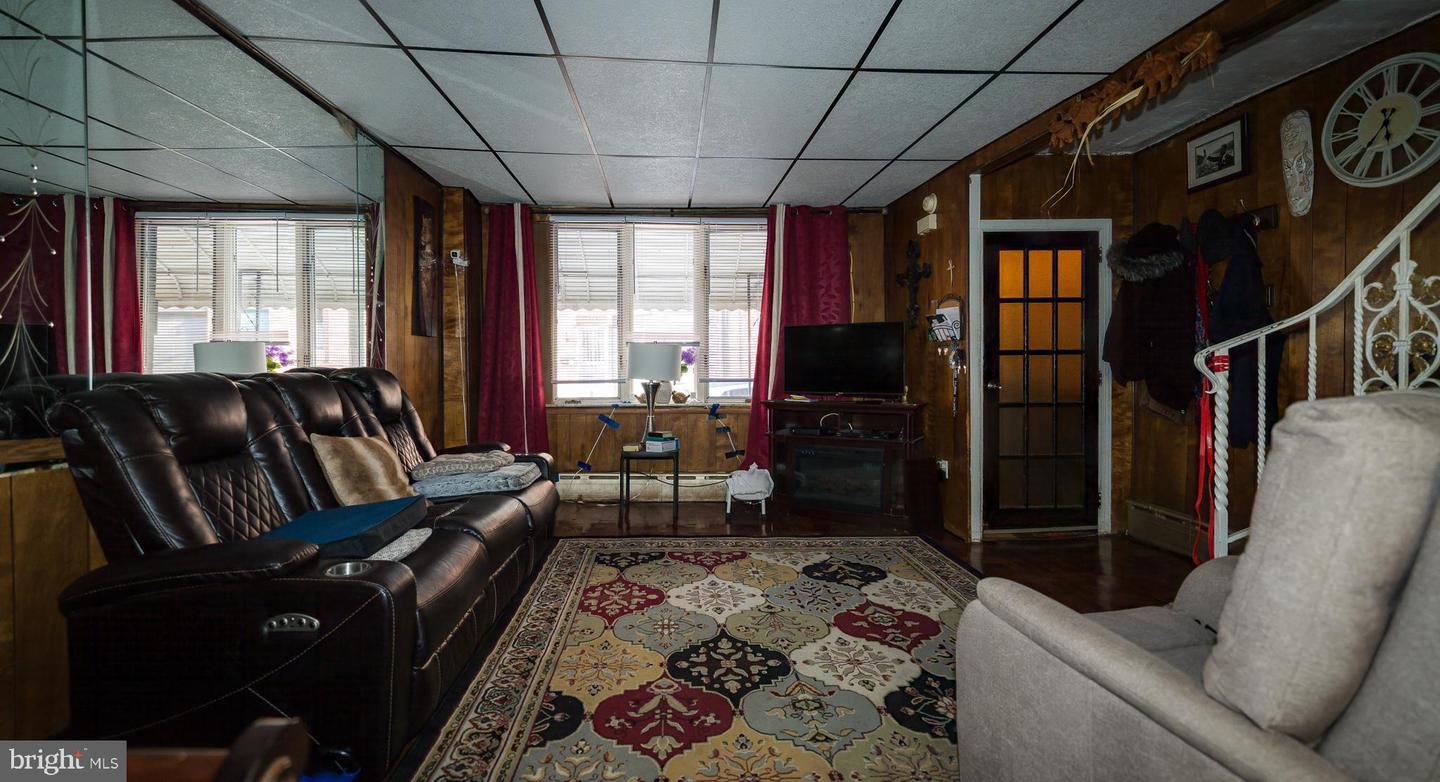 420 Manton St Property Photo 3
