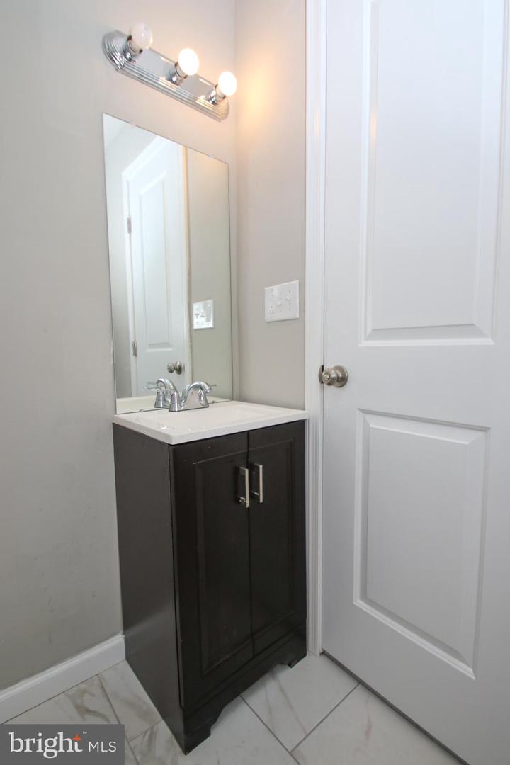 5136 Walnut St Property Photo 12