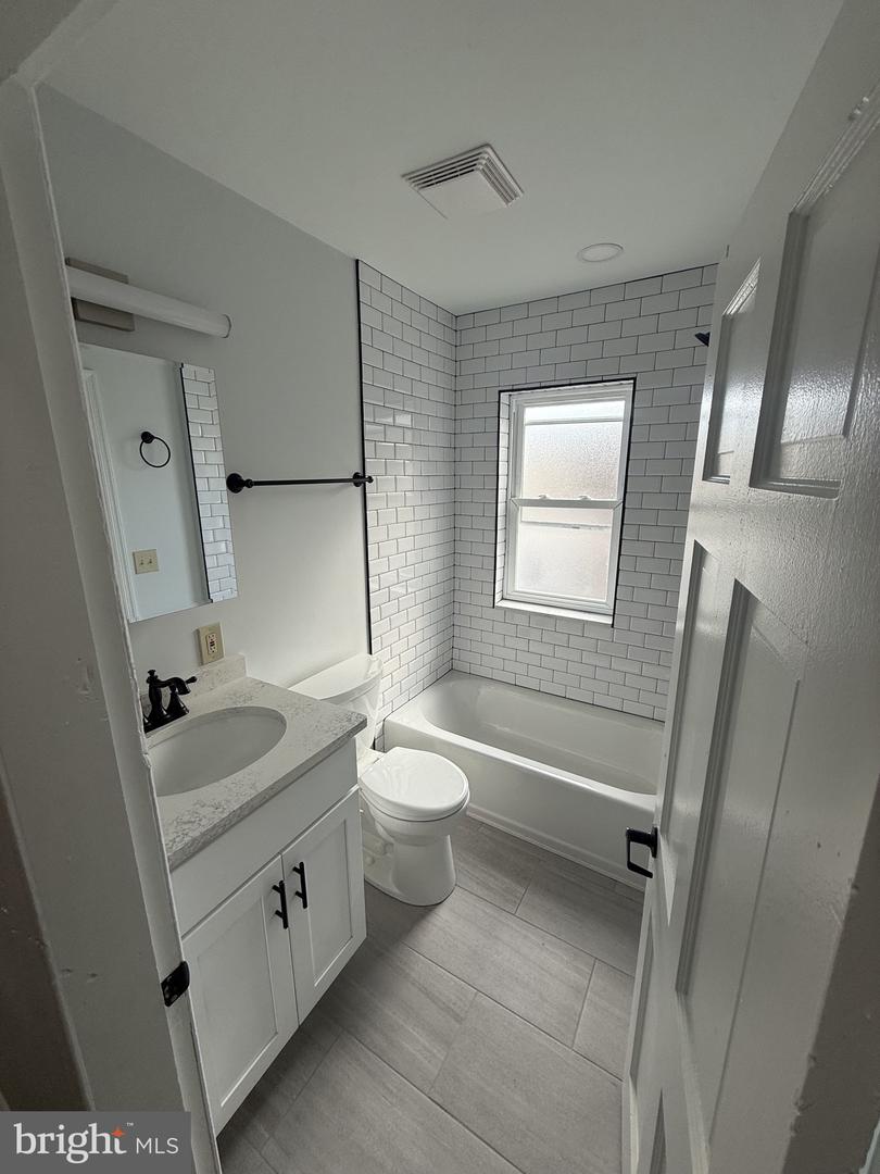 2513 Frankford Ave #2 Property Photo 2