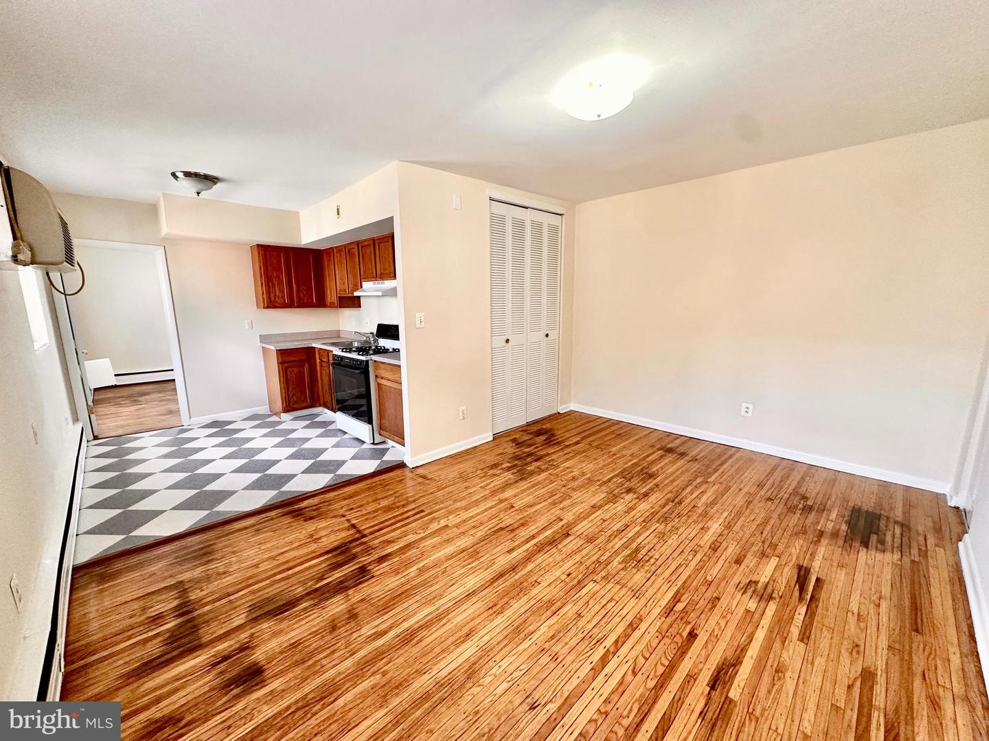 945 E Chelten Ave #3f Property Photo 2
