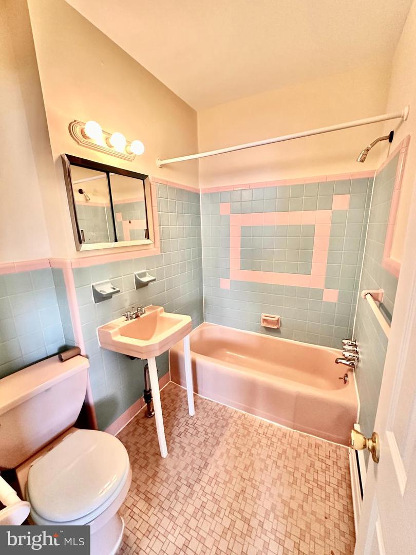 945 E Chelten Ave #3f Property Photo 9