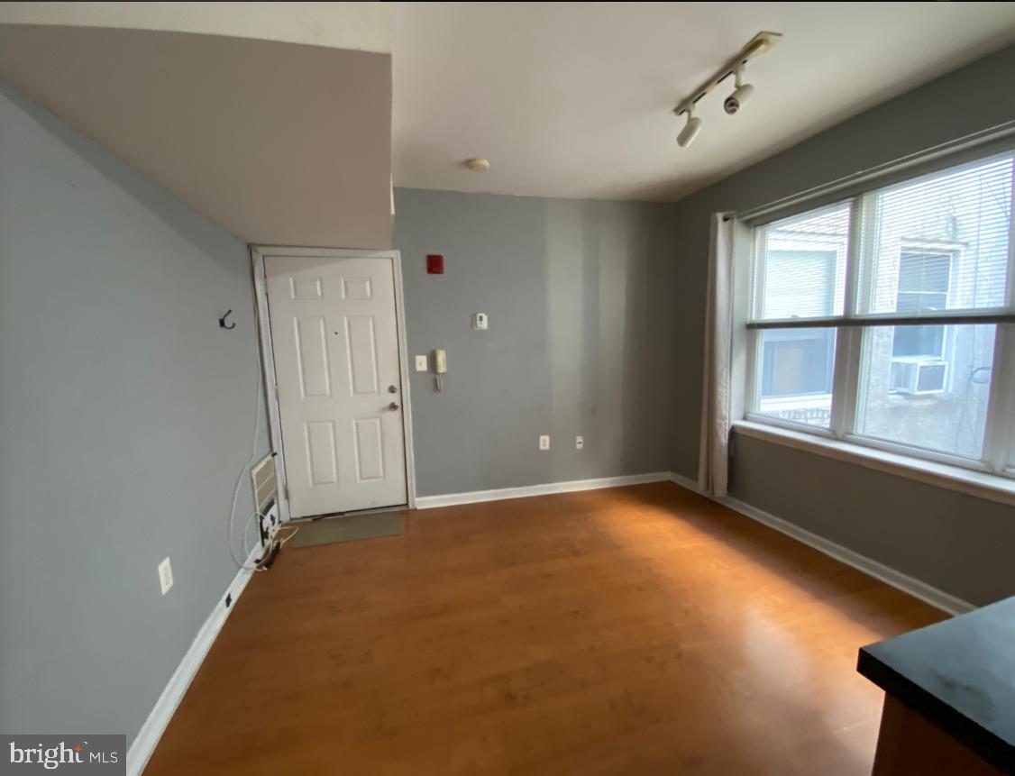 1430 W Master St Property Photo 3