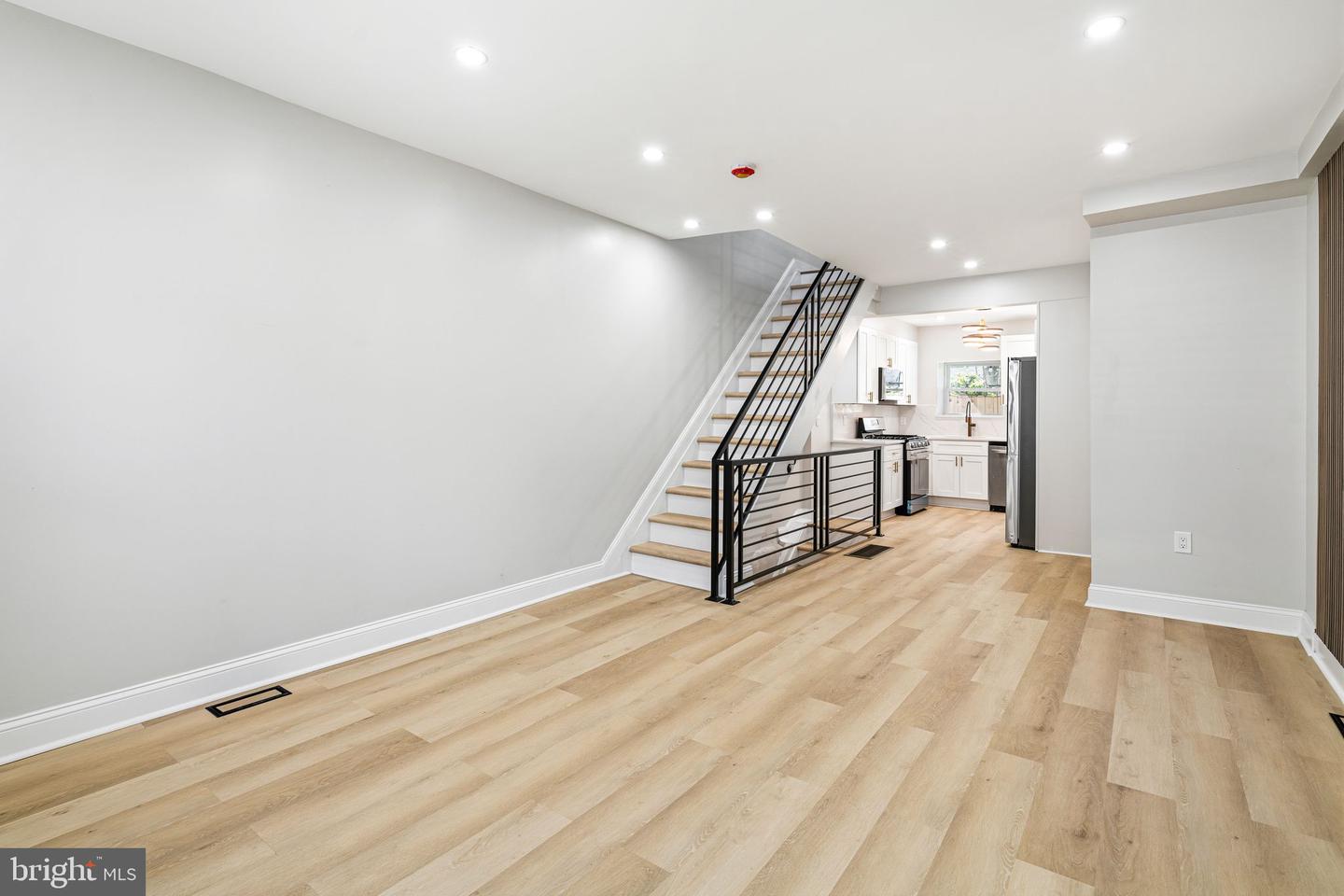2040 Fernon St Property Photo 2