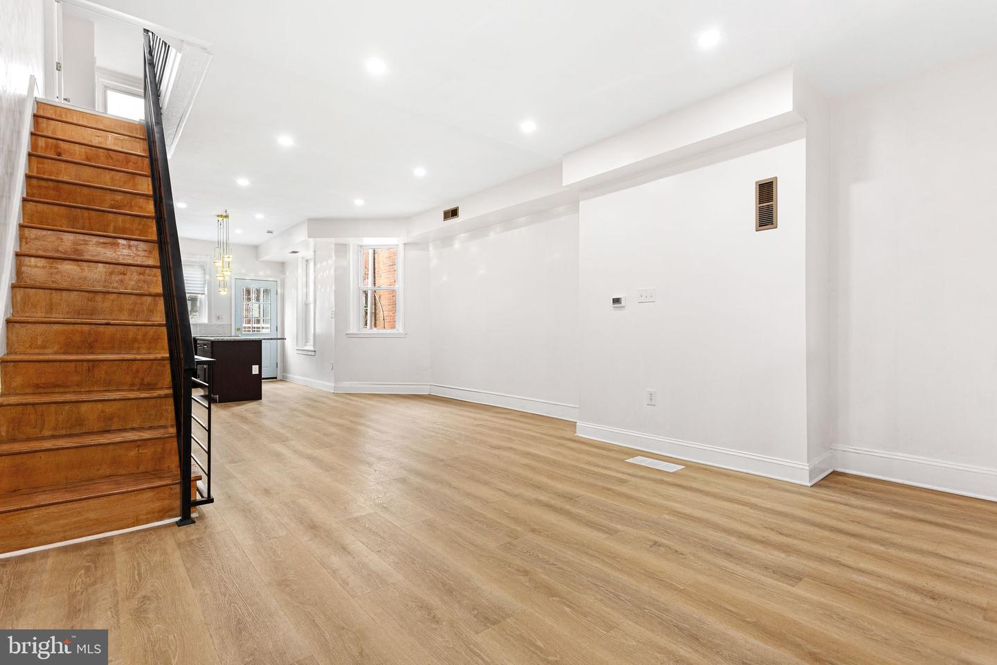 2042 S Cecil St Property Photo 5