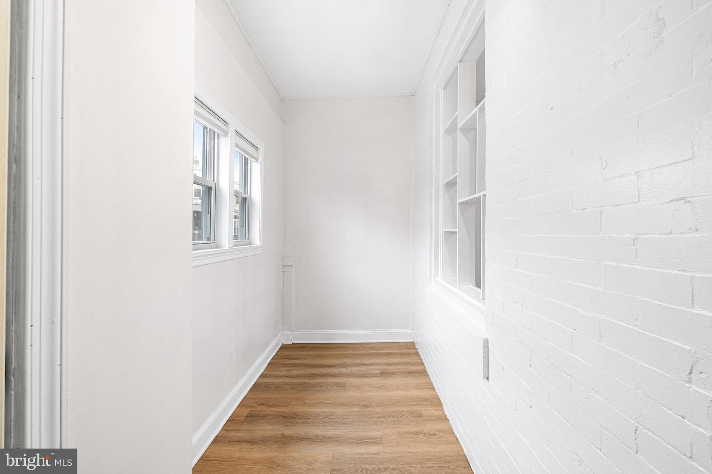 5428 Regent St Property Photo 3