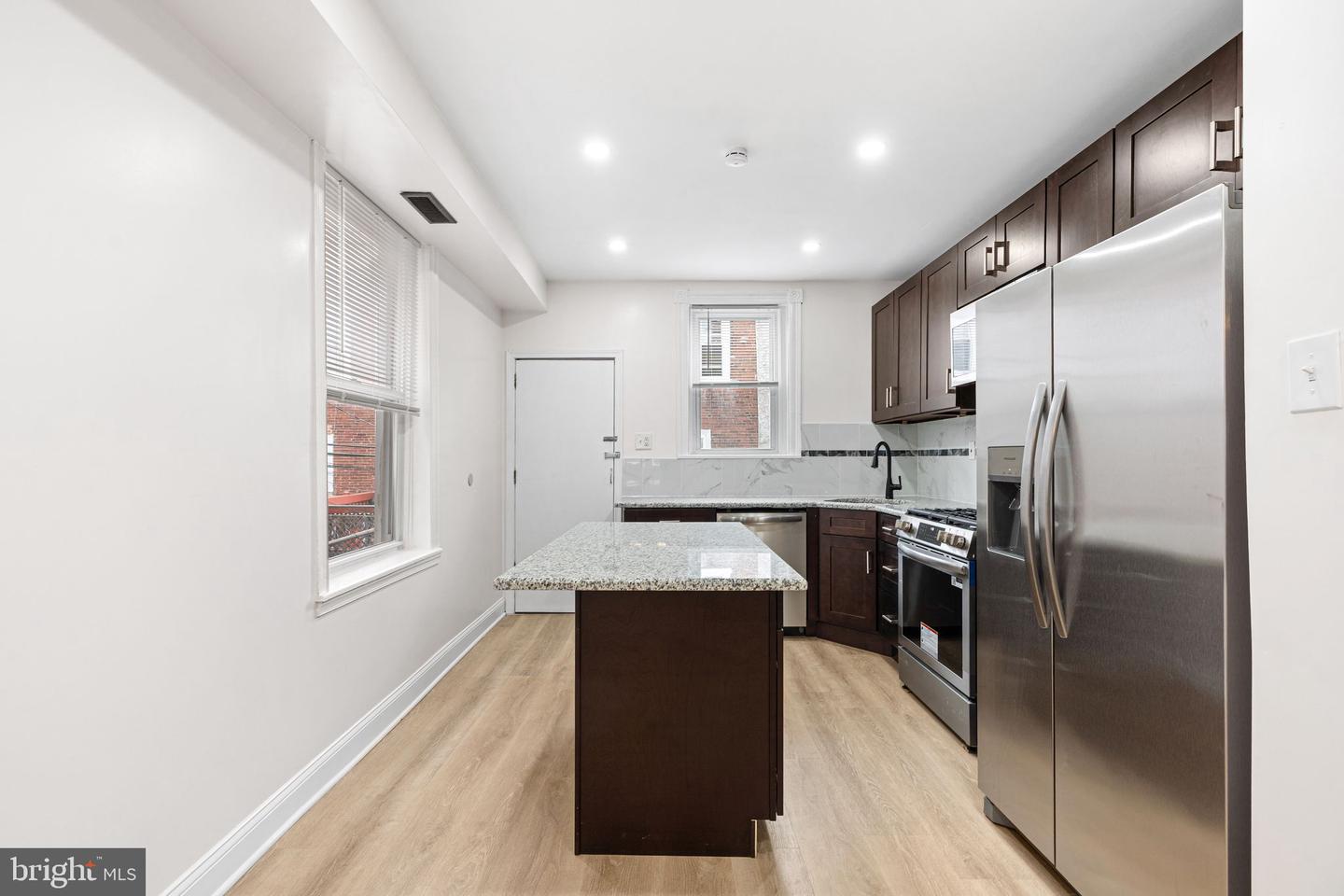 5428 Regent St Property Photo 6