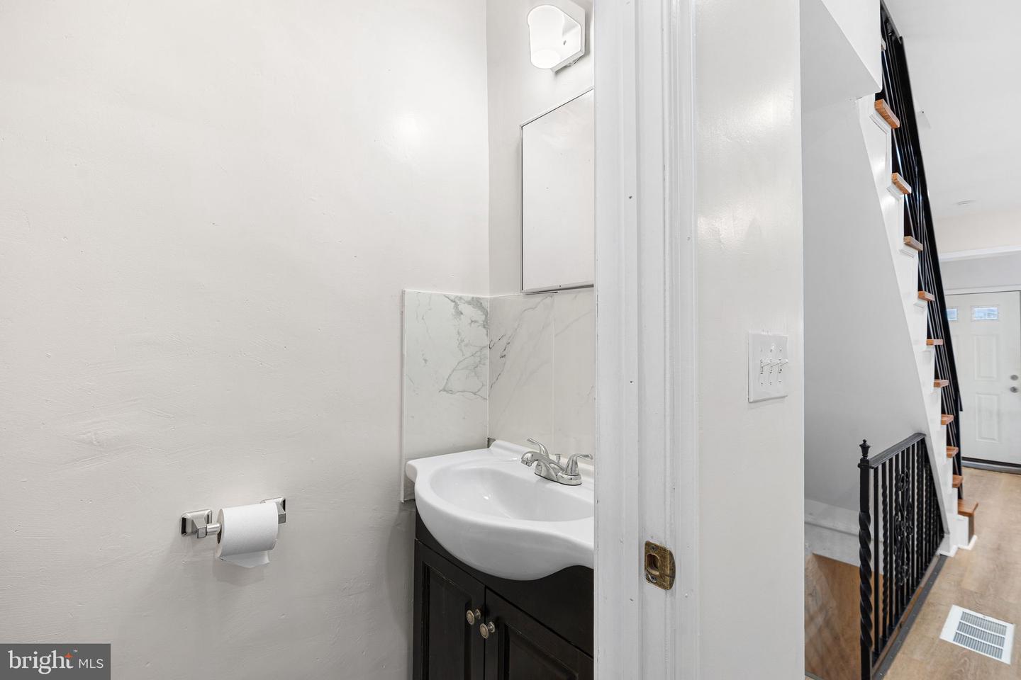 5428 Regent St Property Photo 12