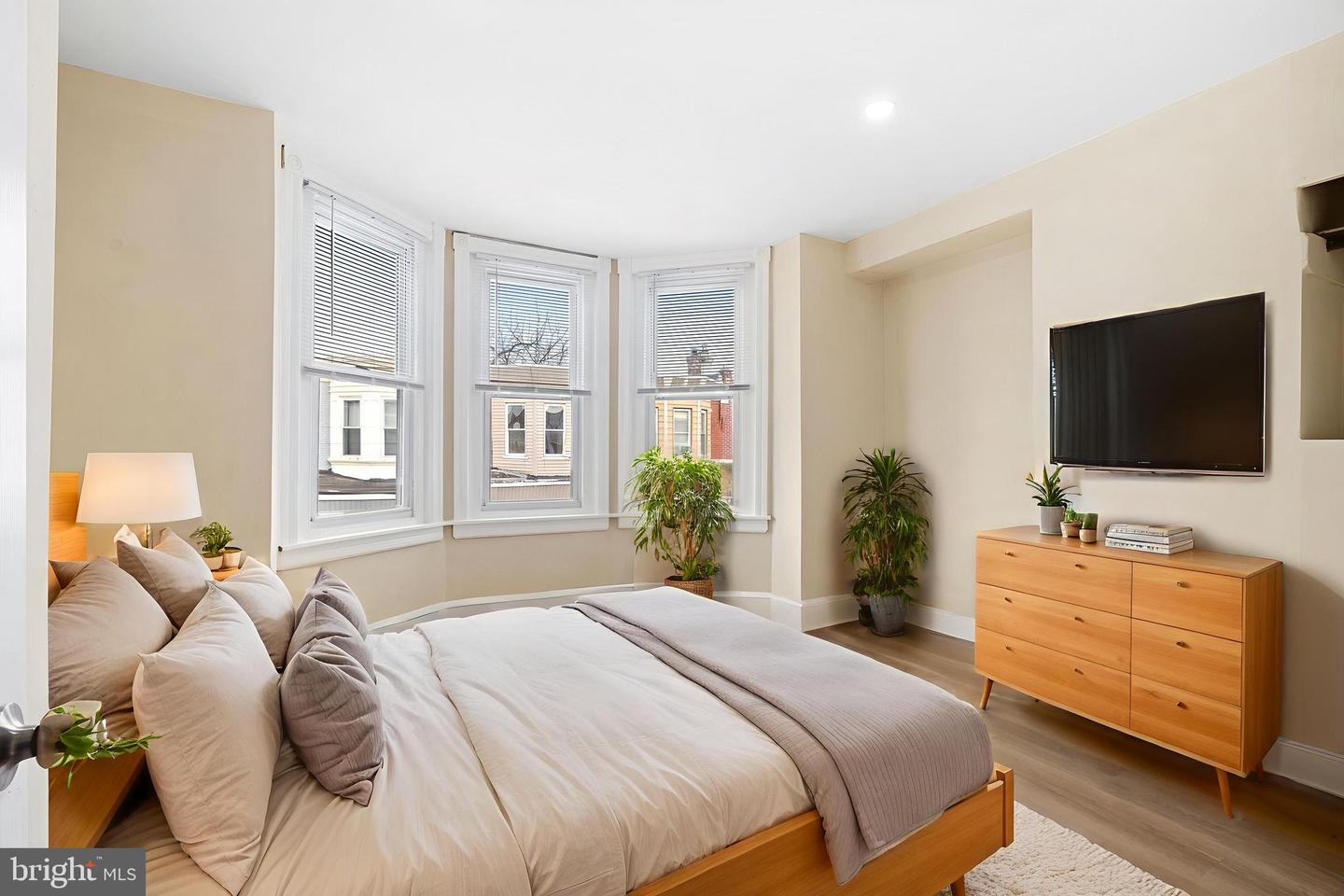 5428 Regent St Property Photo 16