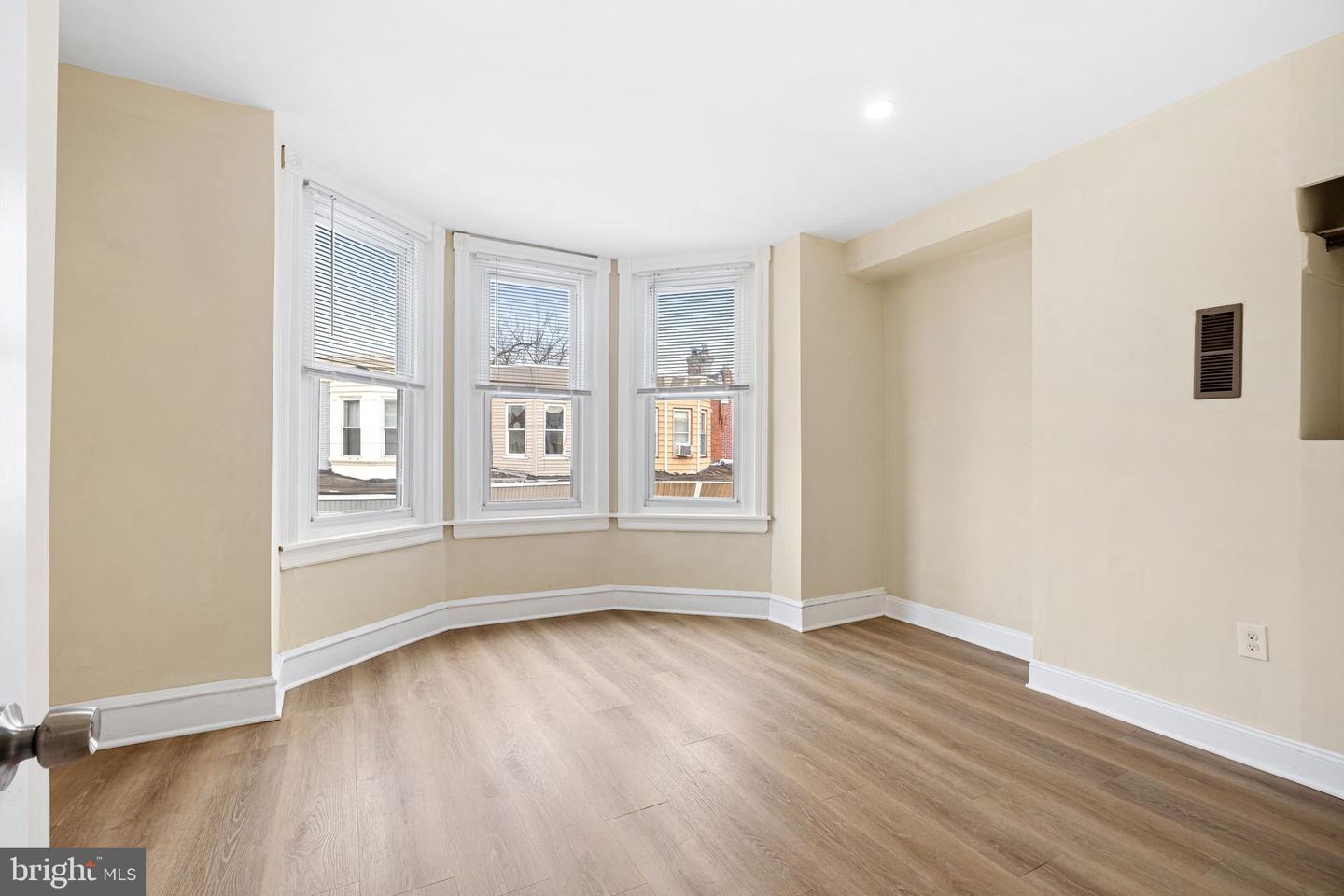 5428 Regent St Property Photo 17