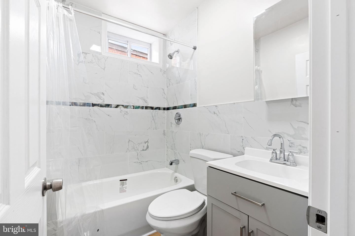 5428 Regent St Property Photo 18