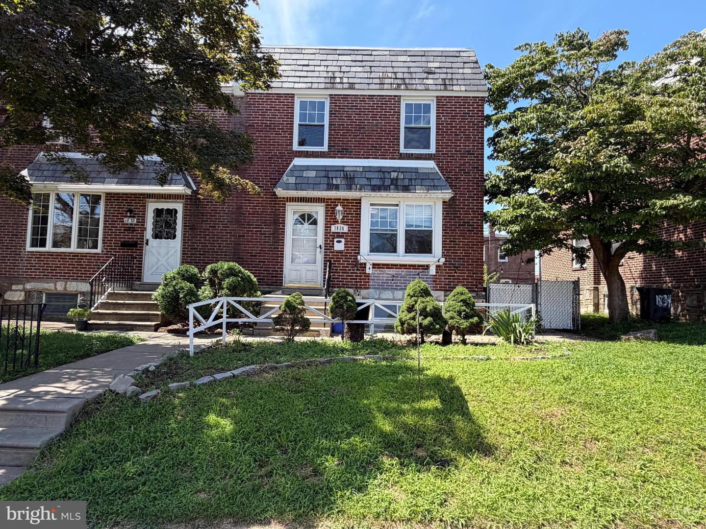 1836 Faunce St Property Photo 1