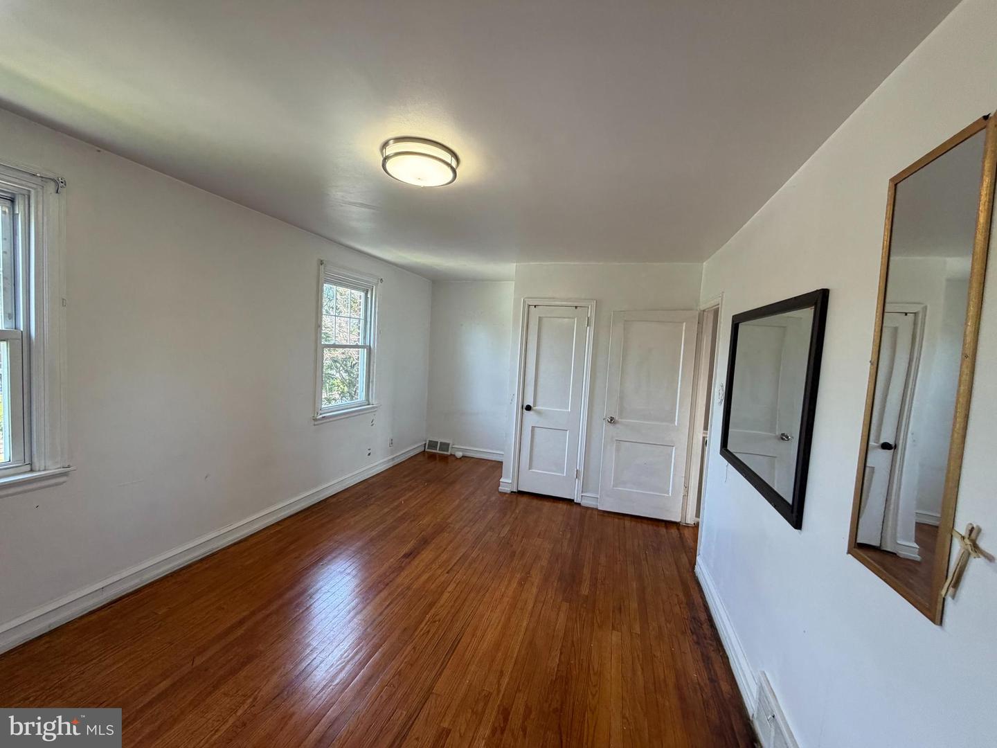 1836 Faunce St Property Photo 8